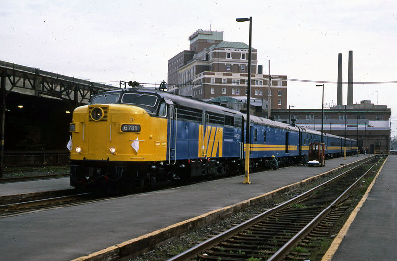File:55-026a Via 6781 in Halifax Station 870530.jpg