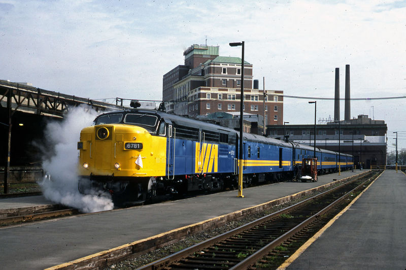 File:55-027a Via 6781 in Halifax Station 870530.jpg
