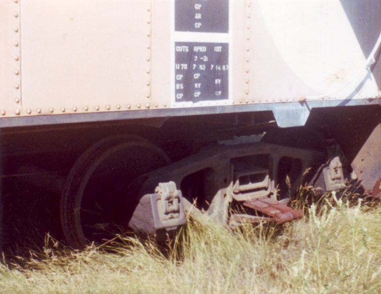 File:August 29, 1993.Close-up of caboose truck at Kentville.jpg