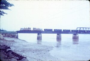Avon River Bridge and Plaster Train 1967.jpg