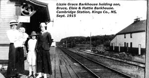 Barkhouse Family at Cambridge Station 1915.jpg