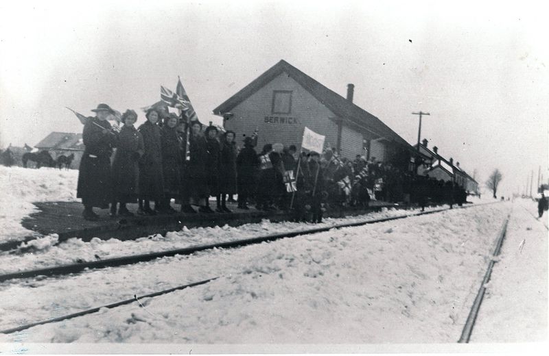 File:Berwick Station Winter of 1917 - Waiting for the 85th.jpg
