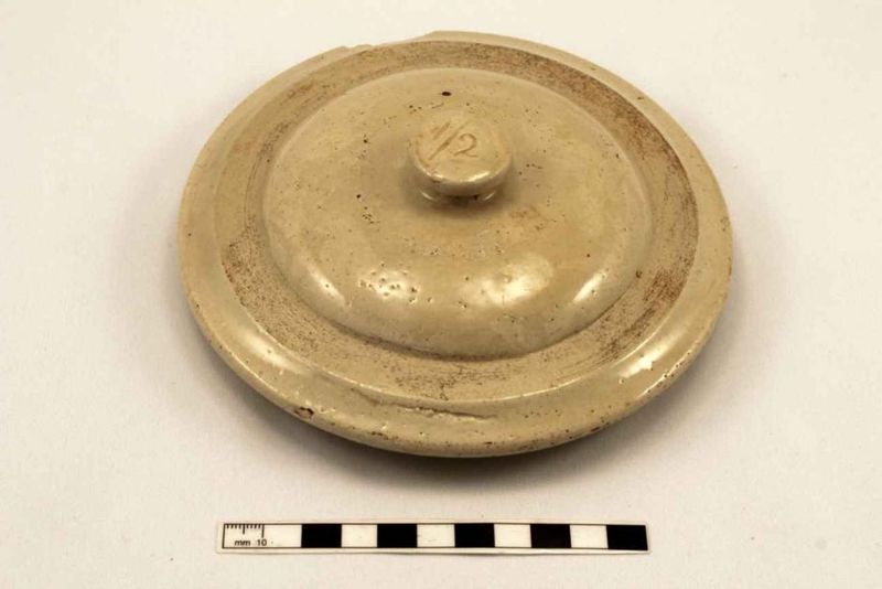 File:DAR-Crock-lid-01A.jpg
