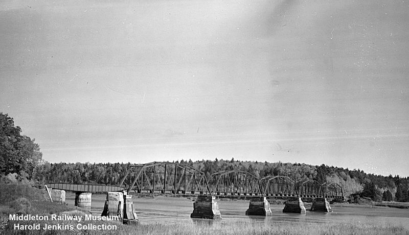 File:DAR - Shubenacadie Bridge West Bank-2May1987.jpg