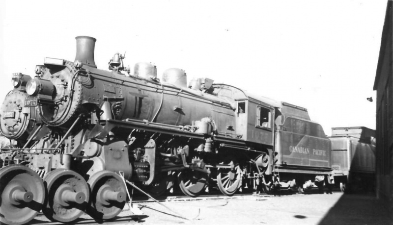 File:DAR 1077 Kentville Sep 1951.jpg
