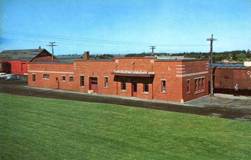 File:DAR Stn Brick East.jpg