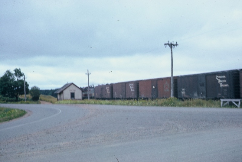 File:Freight train at Clifton.jpg