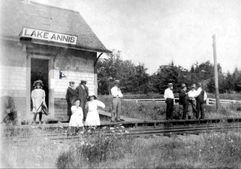 File:Lake Annis Station.jpg