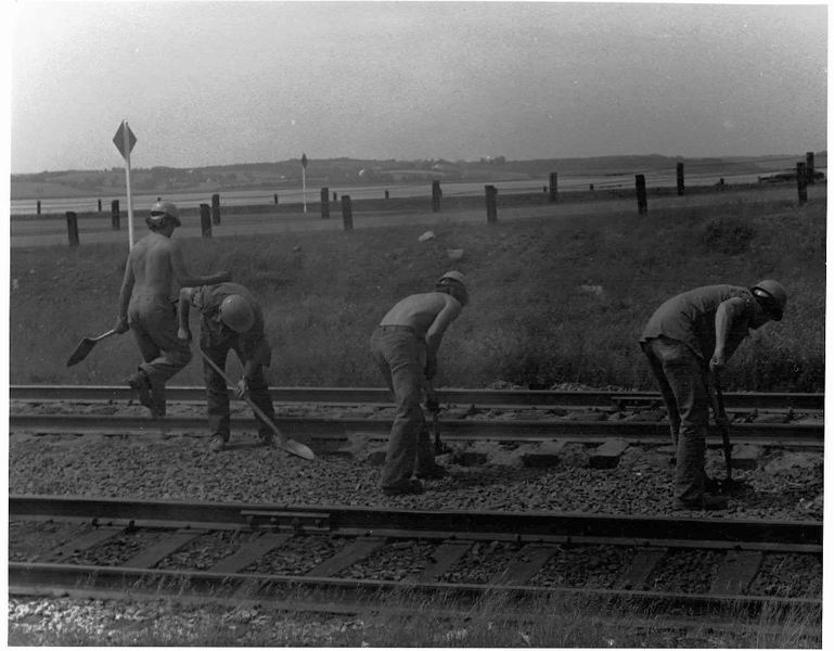 File:Manual Maintenance at Windsor 02.jpg