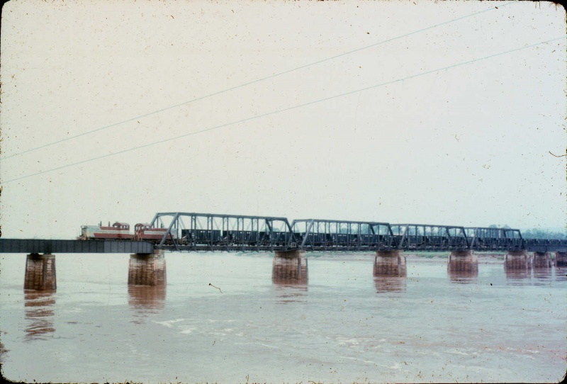 File:Plaster Train Avon River Bridge 1967 b.jpg