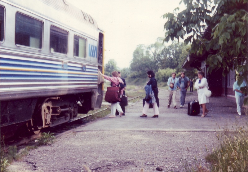File:Via boarding digby.jpg